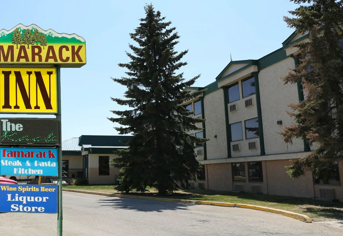 Tamarack Motor Inn hotel hero