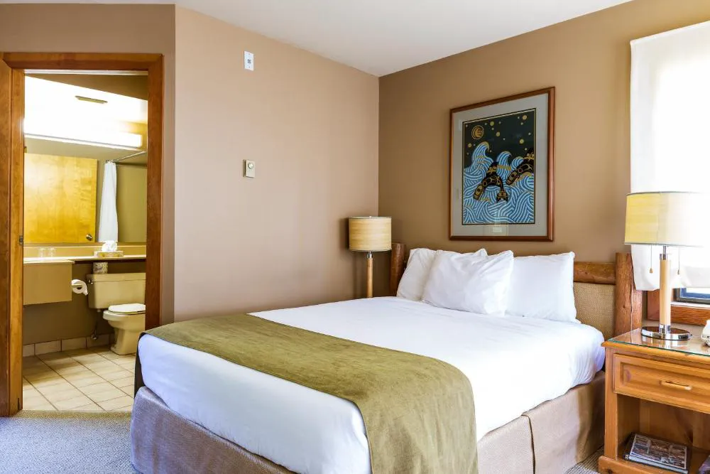 Tsa-Kwa-Luten Lodge hotel hero