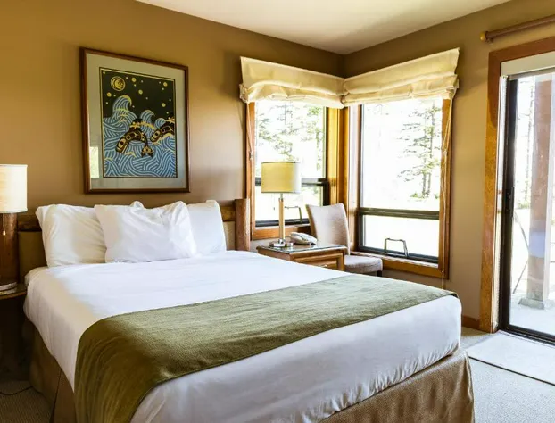 Tsa-Kwa-Luten Lodge hotel detail image 1