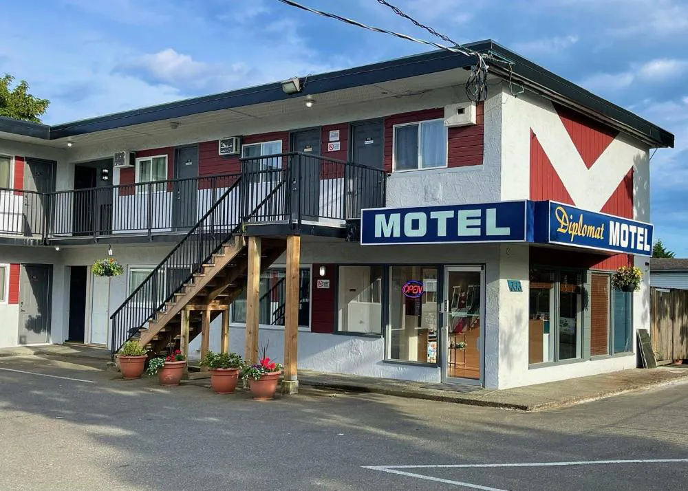 Diplomat Motel hotel hero
