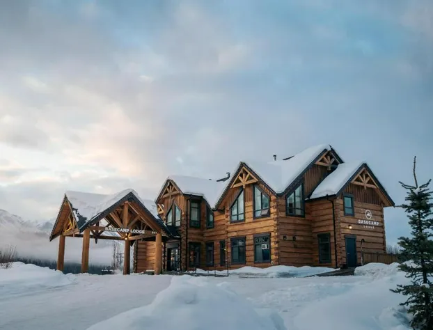 Basecamp Lodge Golden hotel detail image 3