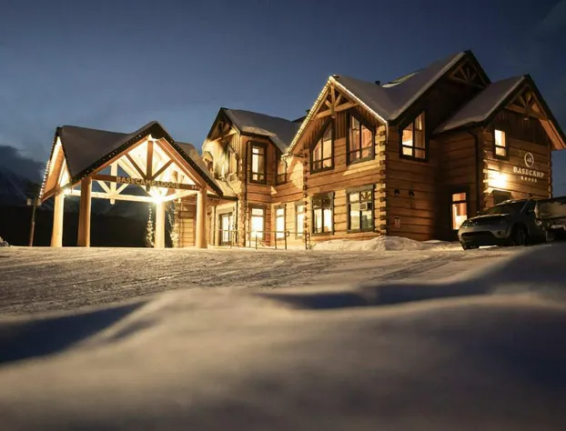 Basecamp Lodge Golden hotel detail image 4