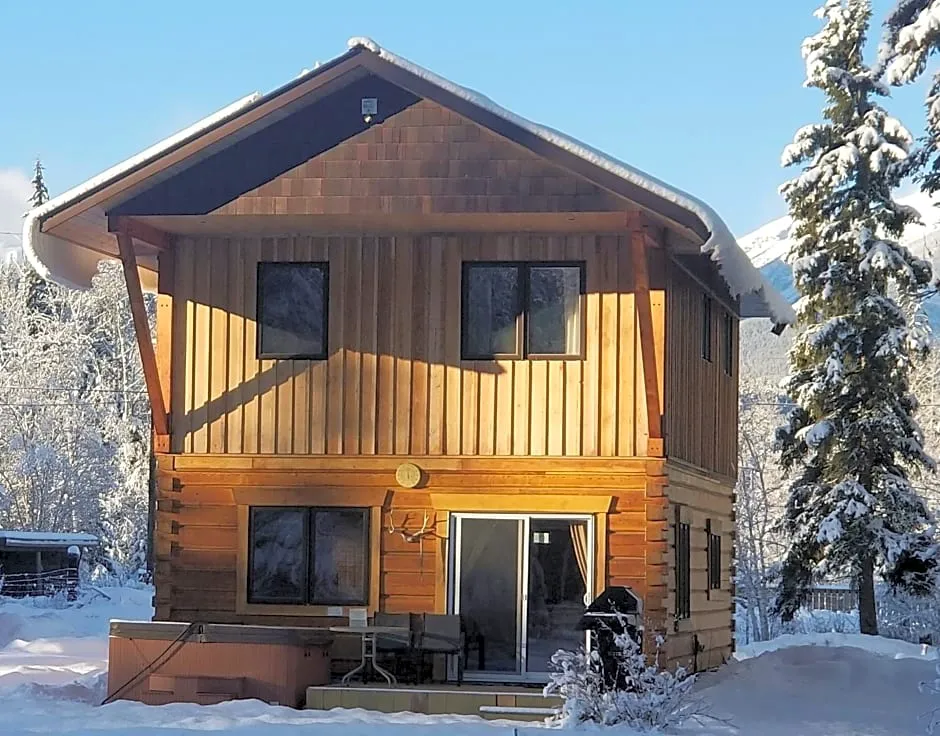 Kicking Horse Kabins hotel hero