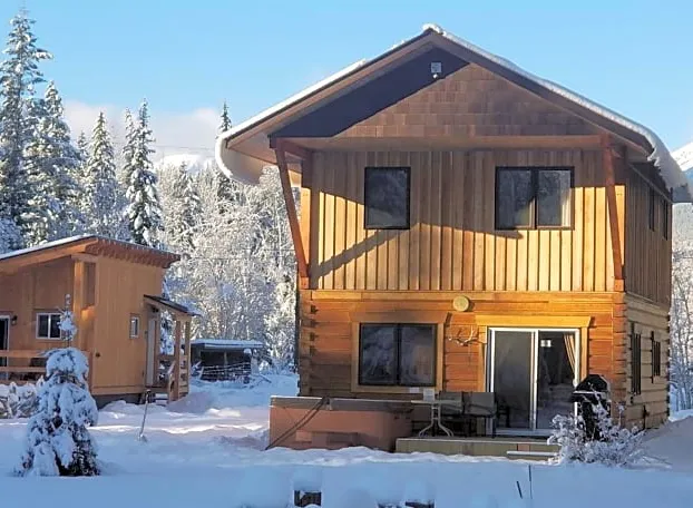 Kicking Horse Kabins hotel detail image 4