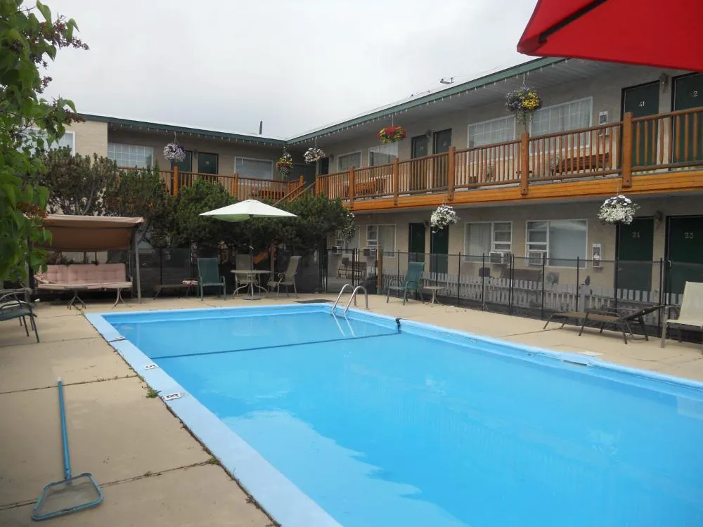 Lazy Bear Lodge hotel hero