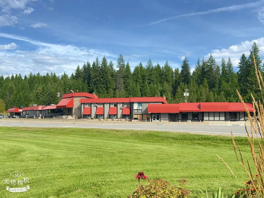 Wells Gray Inn hotel hero