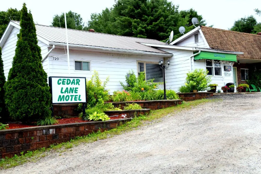Cedar Lane Motel hotel hero