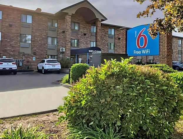 Motel 6 Milwaukee, WI - Glendale hotel detail image 1