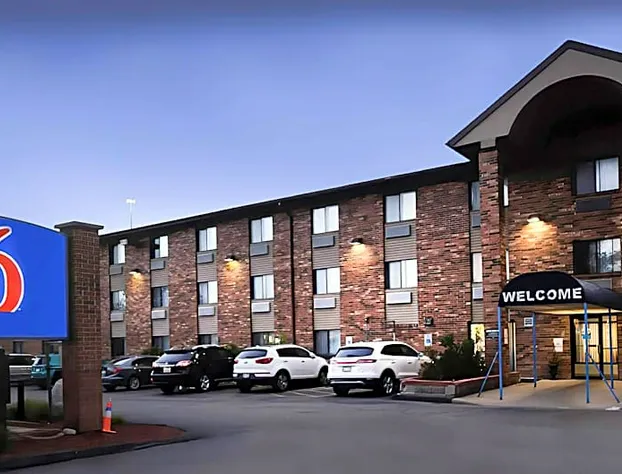 Motel 6 Milwaukee, WI - Glendale hotel detail image 3