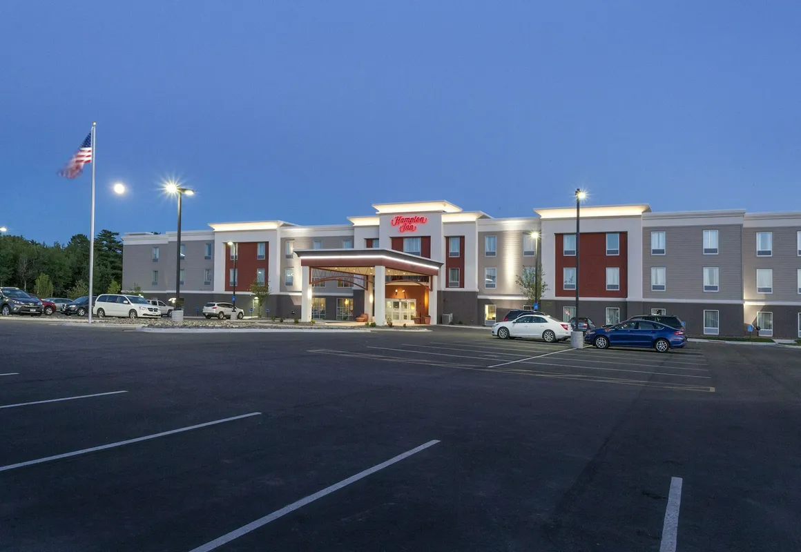 Hampton Inn Hibbing hotel hero