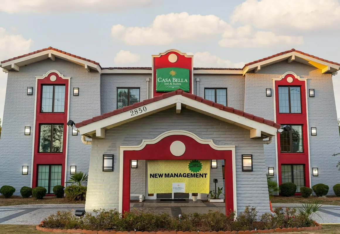 Casa Bella Inn & Suites hotel hero