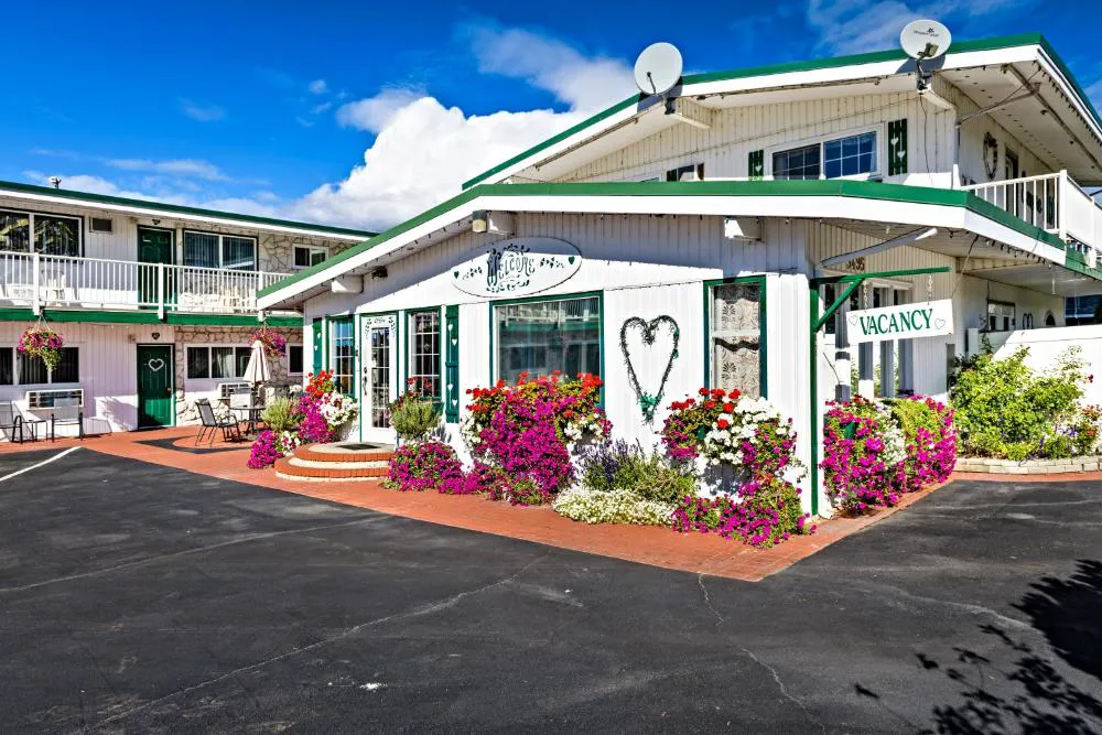 Empire Motel hotel hero