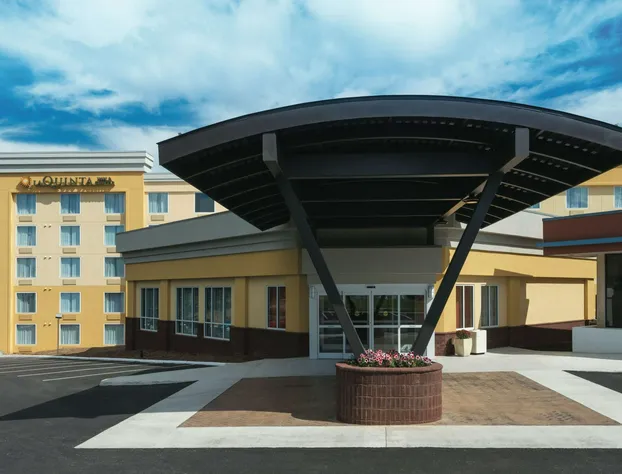La Quinta Inn & Suites by Wyndham Lynchburg at Liberty Univ. hotel detail image 1