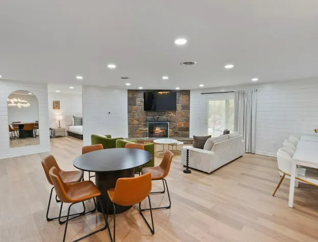 Tremont Lodge & Resort hotel detail image 3