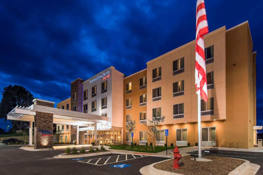 Fairfield Inn & Suites Leavenworth hotel hero