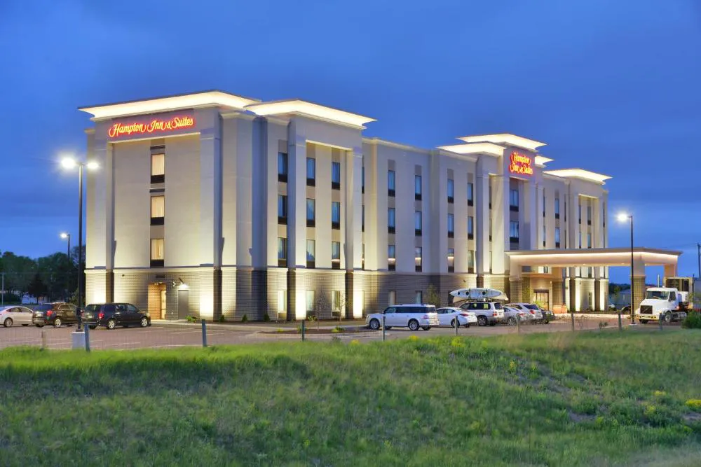 Hampton Inn & Suites Chippewa Falls hotel hero