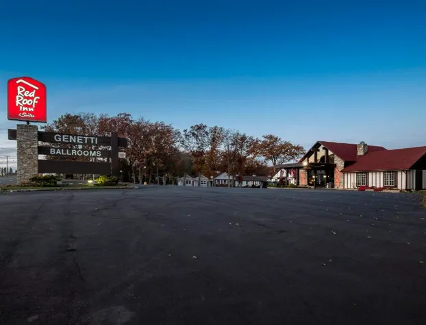 Red Roof Inn & Suites Hazleton hotel detail image 2