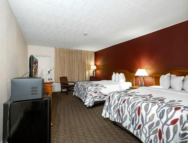 Red Roof Inn & Suites Hazleton hotel detail image 4