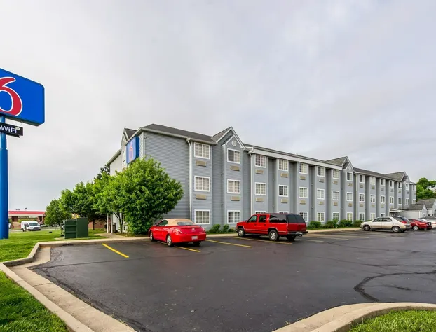 Motel 6 Indianapolis Carmel hotel detail image 4