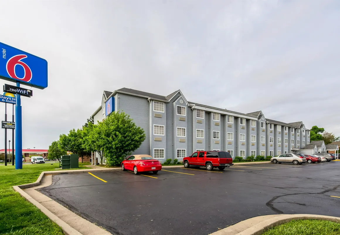 Motel 6 Indianapolis Carmel hotel hero