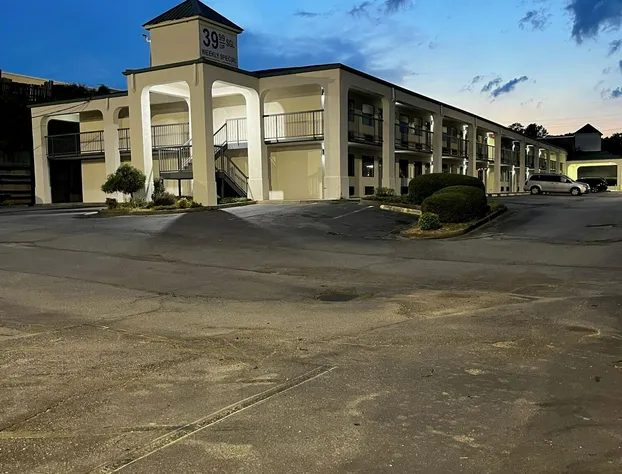 HomeTown Inn & Suites hotel detail image 3