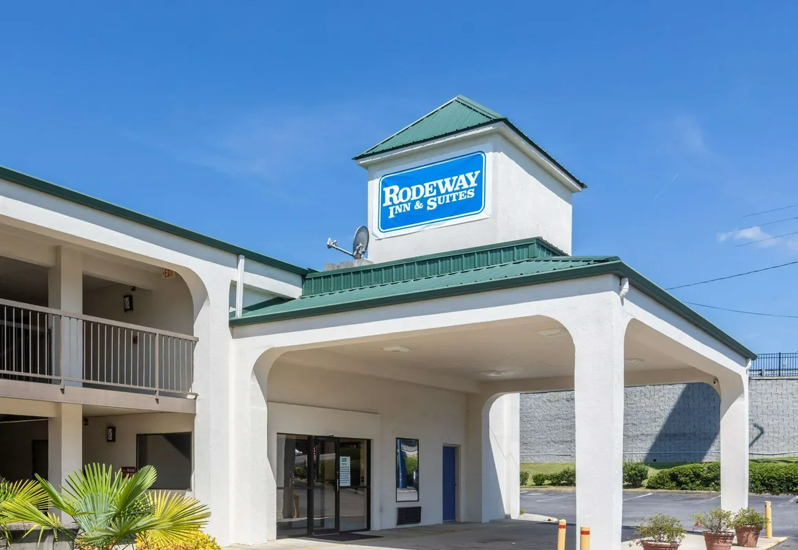 Rodeway Inn & Suites hotel hero
