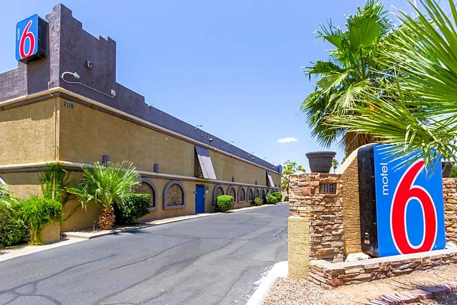 Motel 6 Glendale, AZ hotel hero