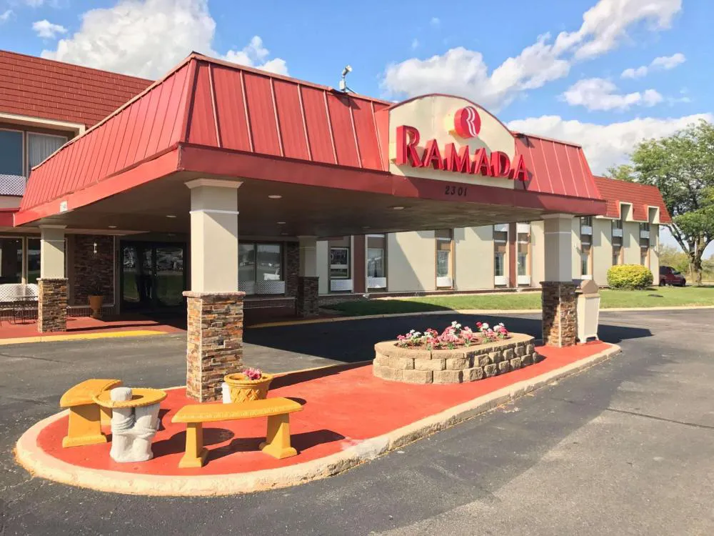 Ramada by Wyndham Albert Lea hotel hero