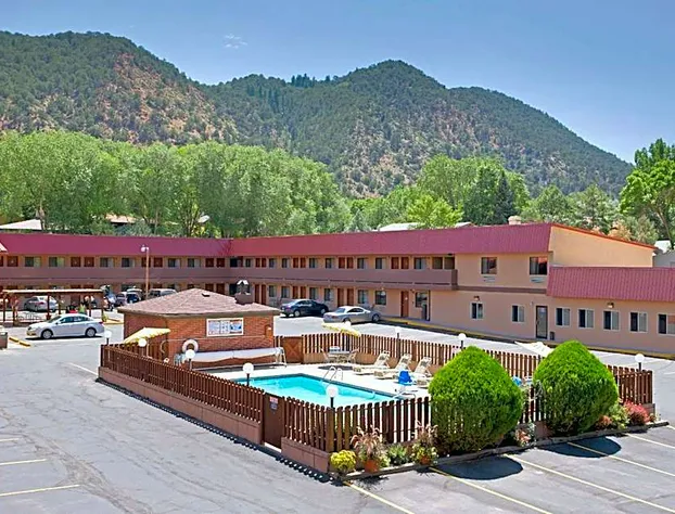 Glenwood Springs Cedar Lodge hotel detail image 1