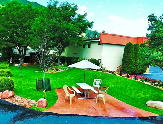 Glenwood Springs Cedar Lodge hotel detail image 1