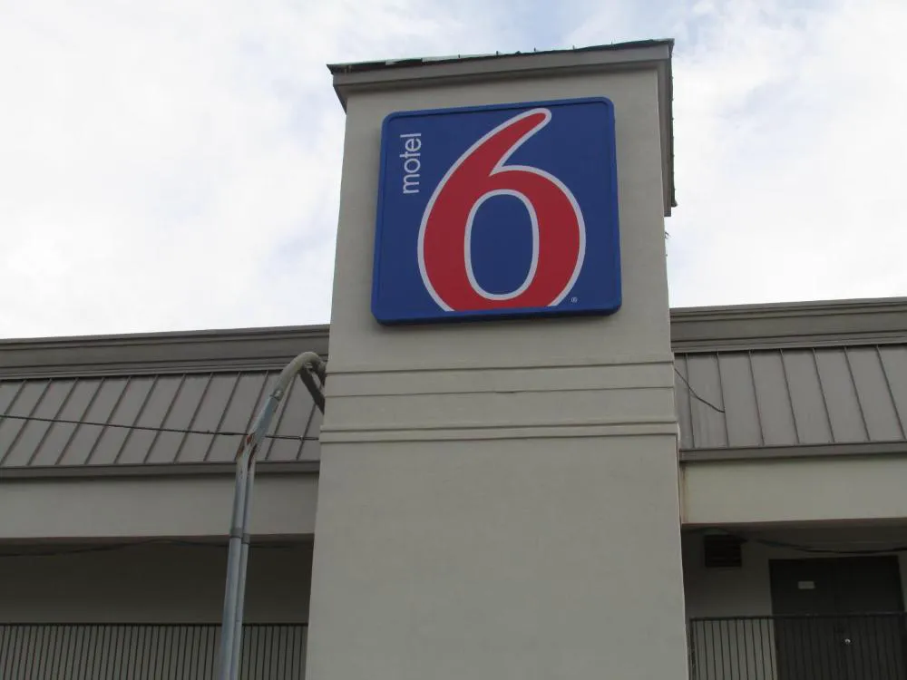 Motel 6 Brookhaven, MS hotel hero