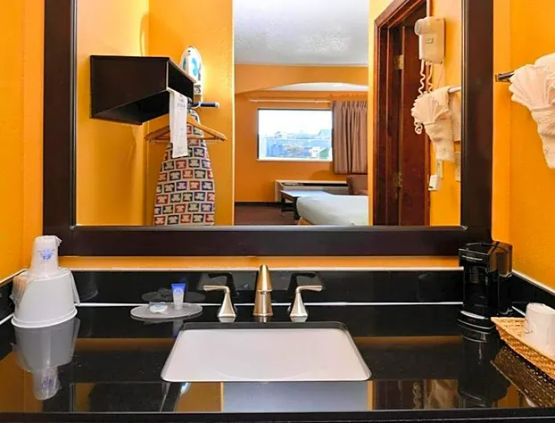 Days Inn & Suites by Wyndham Byram hotel detail image 4