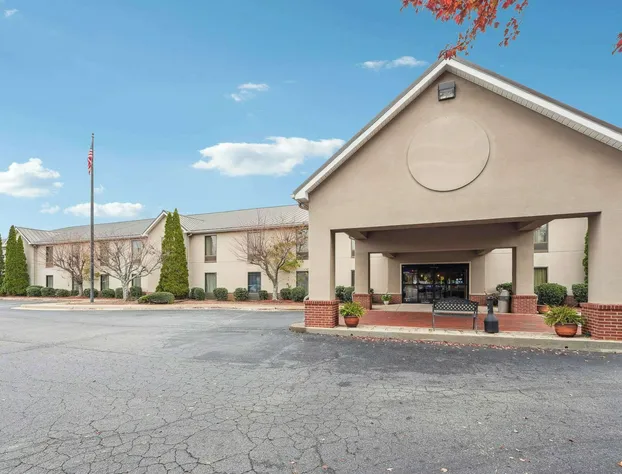 Quality Inn & Suites Dawsonville hotel detail image 1