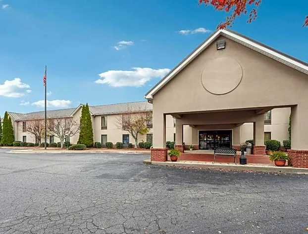 Quality Inn & Suites hotel detail image 1