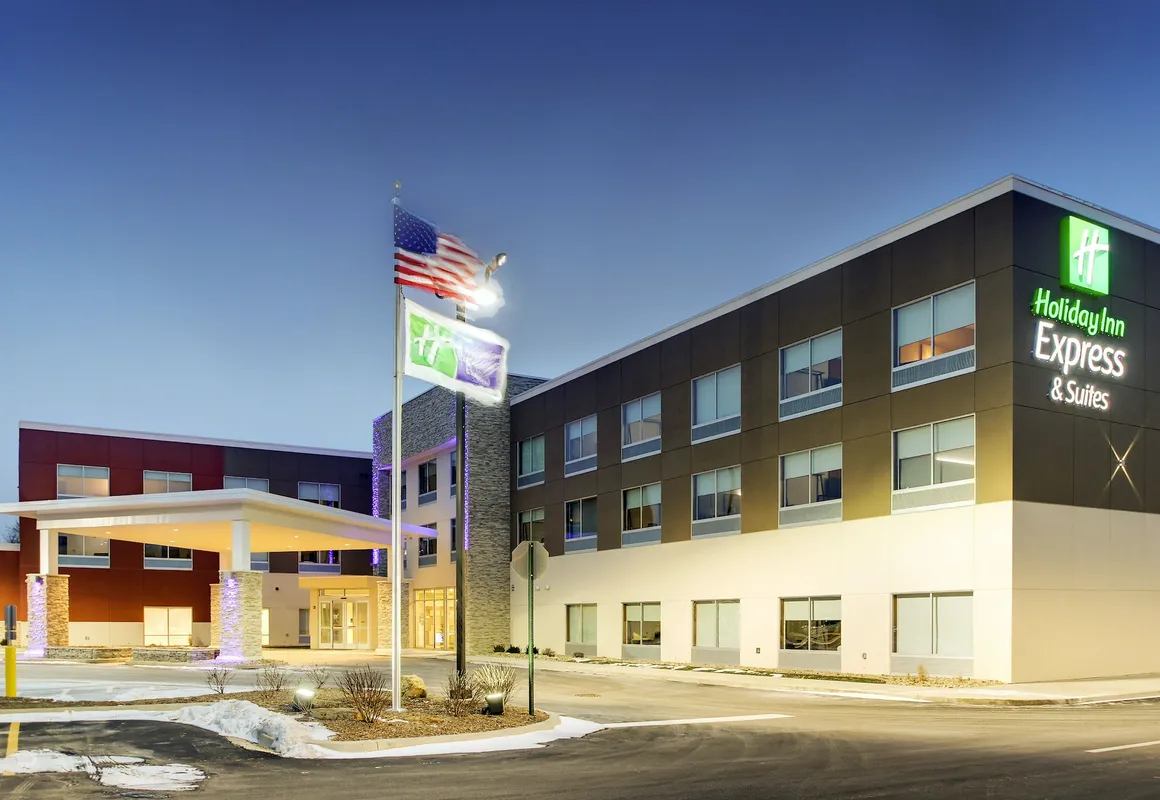 Holiday Inn Express & Suites Galesburg by IHG hotel hero