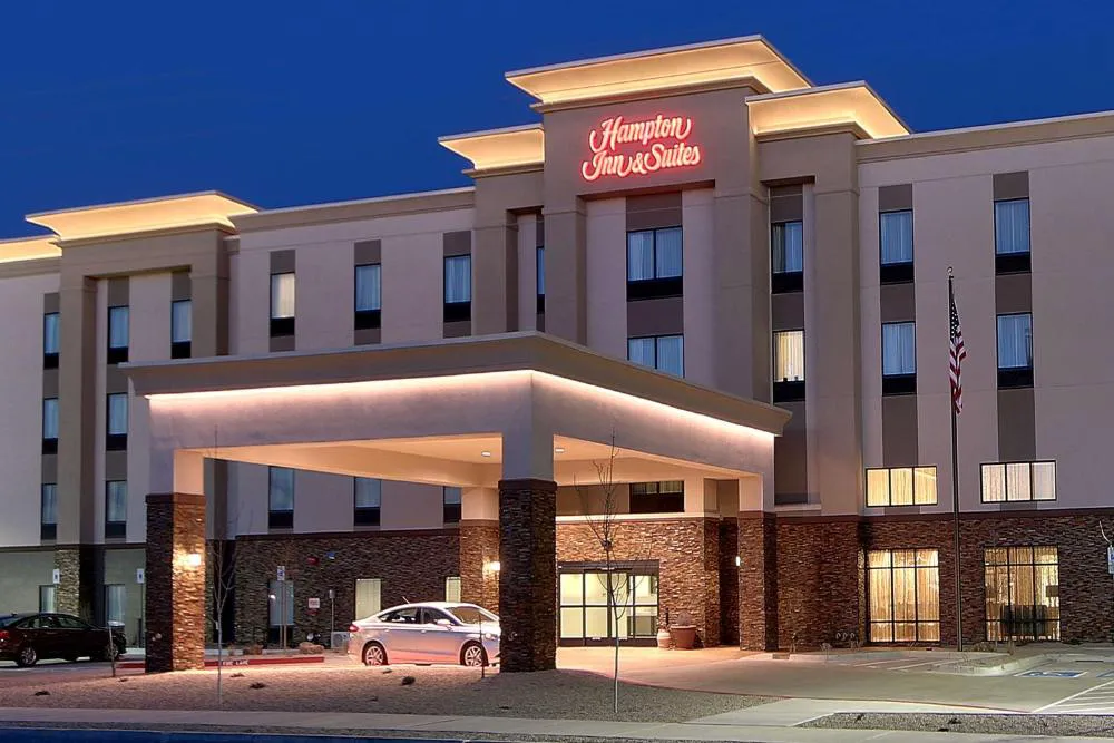 Hampton Inn & Suites Albuquerque Airport hotel hero