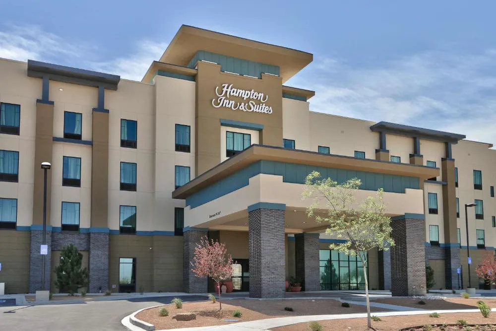 Hampton Inn & Suites Artesia hotel hero