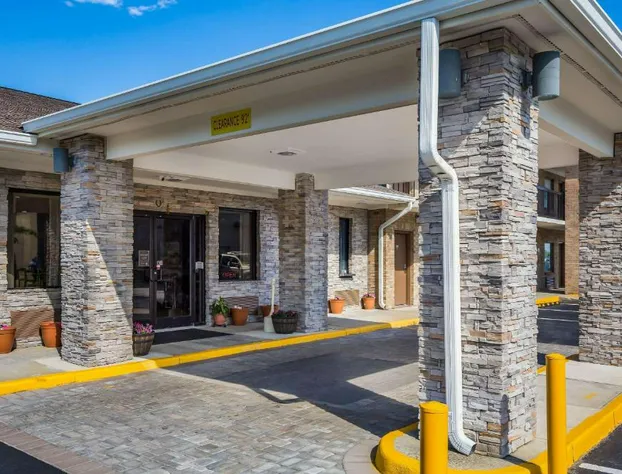 Quality Inn & Suites Suffolk West hotel detail image 2