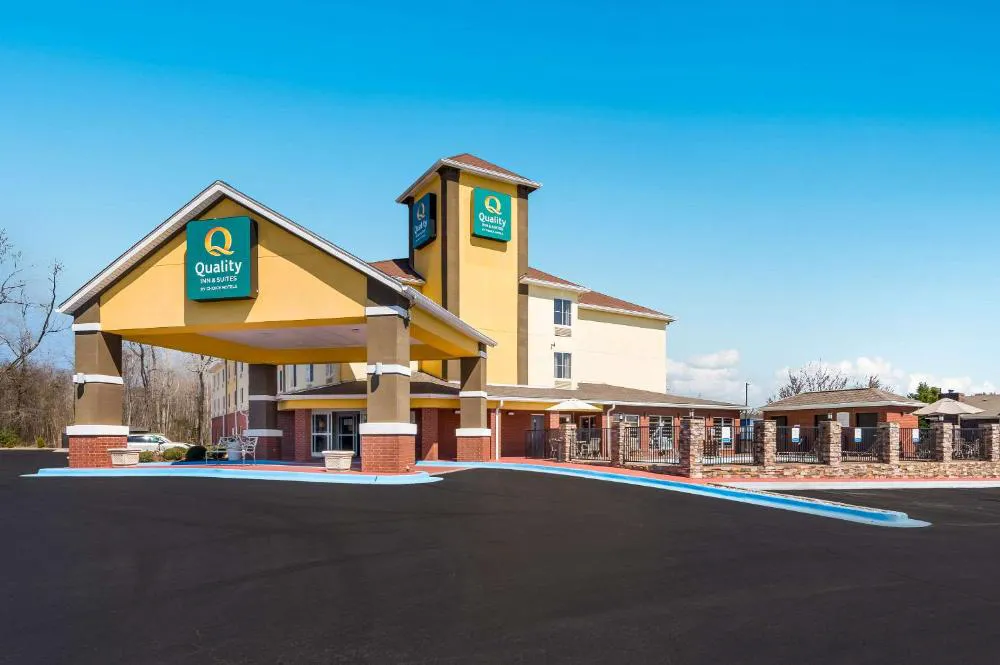 Quality Inn & Suites Huntsville Research Park Area hotel hero