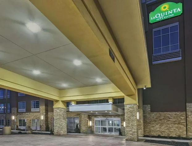 La Quinta Inn & Suites by Wyndham Niagara Falls hotel detail image 1