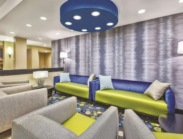 La Quinta Inn & Suites by Wyndham Niagara Falls hotel detail image 3