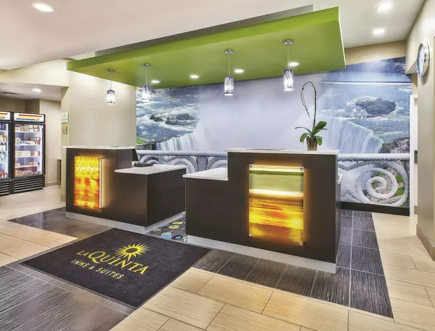 La Quinta Inn & Suites by Wyndham Niagara Falls hotel detail image 3