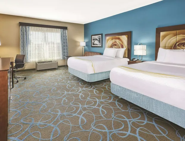 La Quinta Inn & Suites by Wyndham Niagara Falls hotel detail image 4