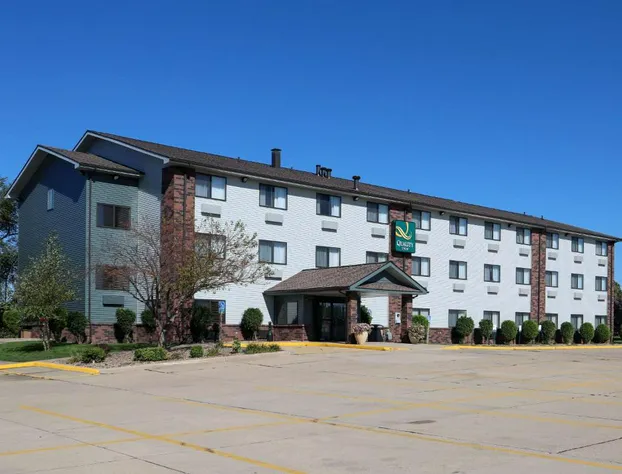 Quality Inn & Suites Bloomington I-55 and I-74 hotel detail image 3