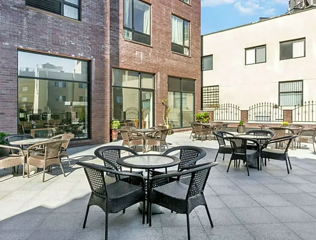 Ramada by Wyndham Flushing Queens hotel detail image 3