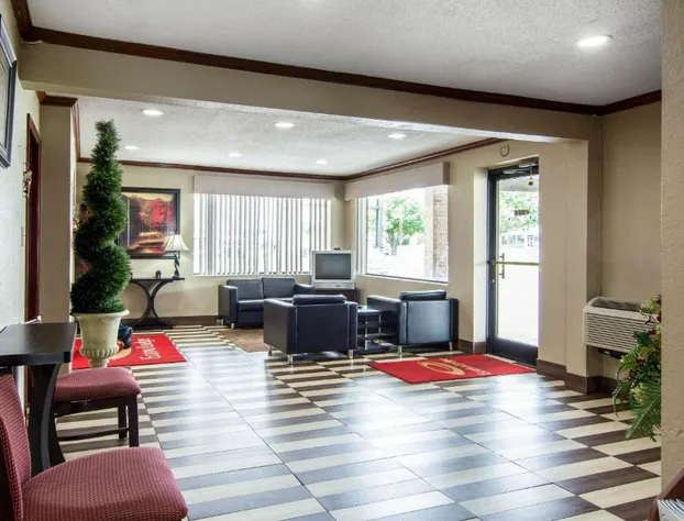 Econo Lodge Weldon - Roanoke Rapids hotel detail image 3