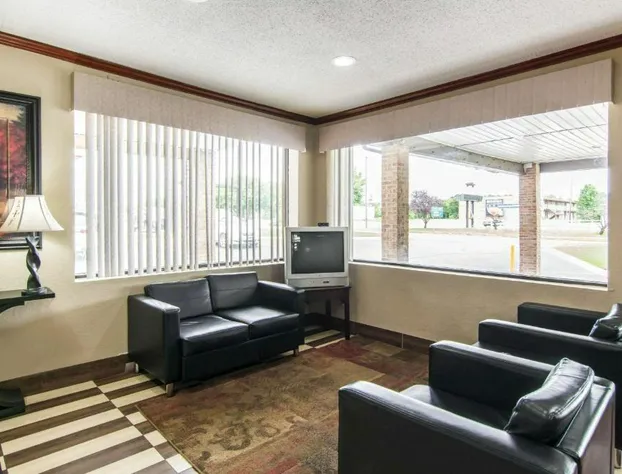 Econo Lodge Weldon - Roanoke Rapids hotel detail image 4