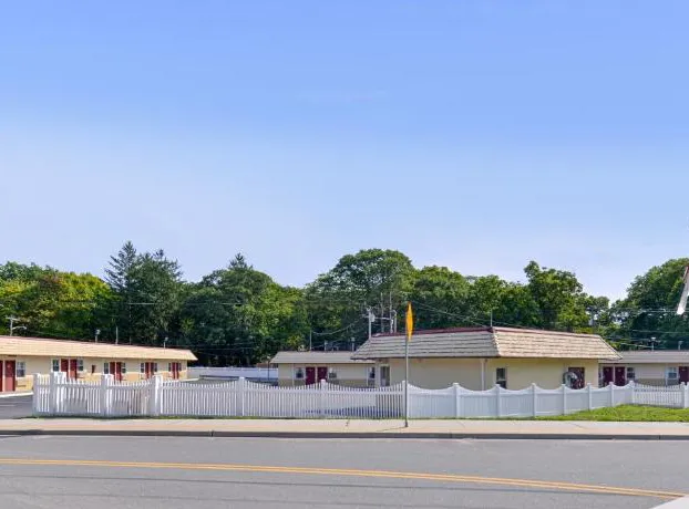 Americas Best Value Inn Port Jefferson Station Long Island hotel detail image 1