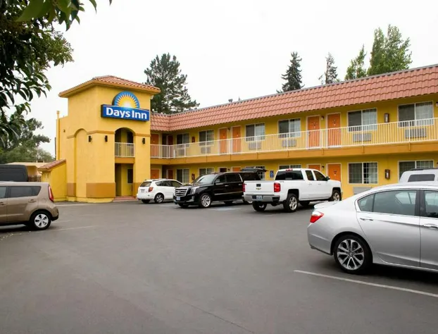 Days Inn by Wyndham King City hotel detail image 1