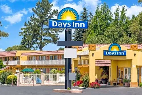 Days Inn by Wyndham King City hotel hero